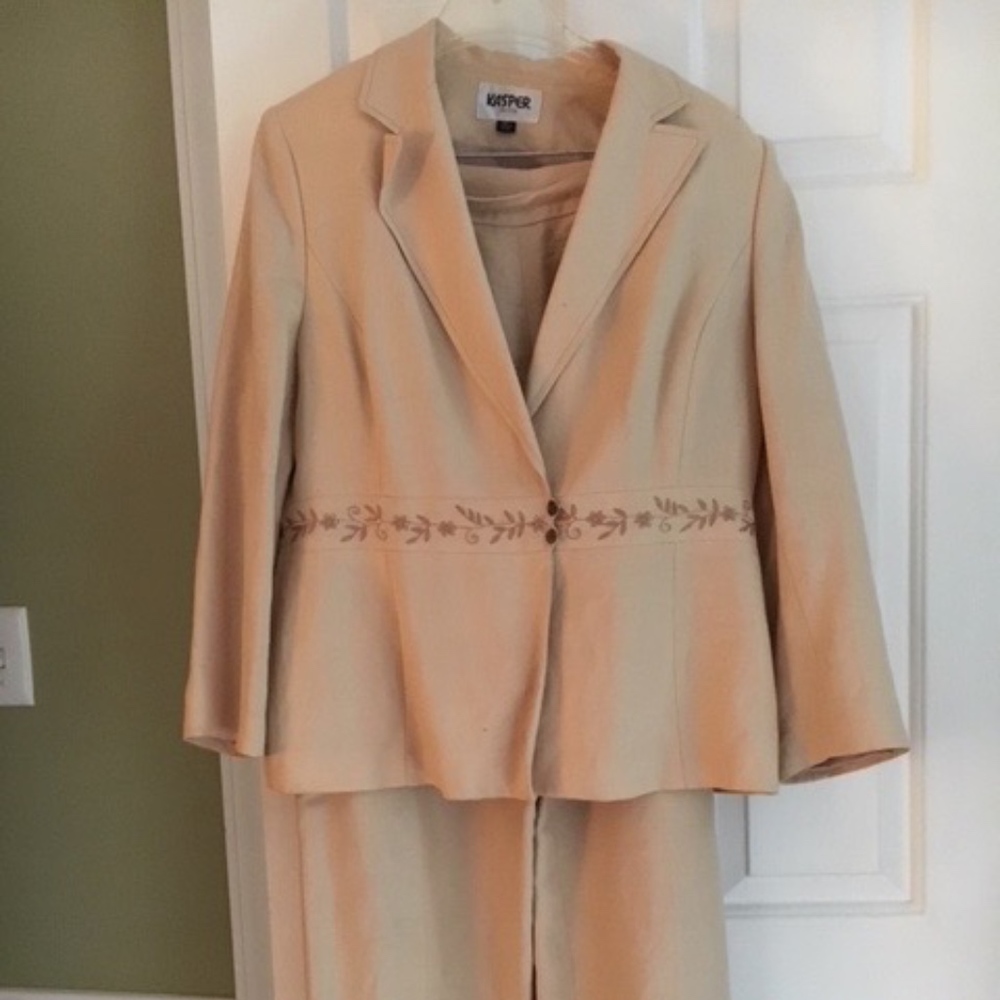 Pants suit